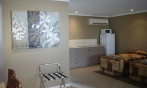 Cosmos Country Motor Inn - Accommodation Newcastle 1