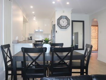 Lil Haven - Accommodation Newcastle 2