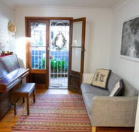 Charming Cottage With Leafy Courtyard - Accommodation Newcastle