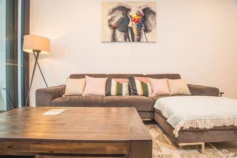 Oud Wood Apartment - Accommodation Newcastle 5