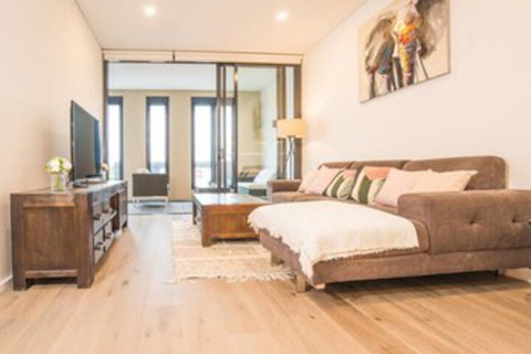 Oud Wood Apartment - Accommodation Newcastle 0