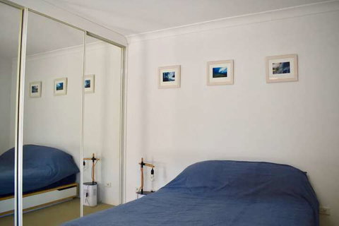 Quiet 1 Bedroom Flat In Concord - Accommodation Newcastle 2