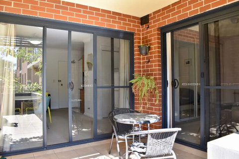 Quiet 1 Bedroom Flat In Concord - Accommodation Newcastle 0