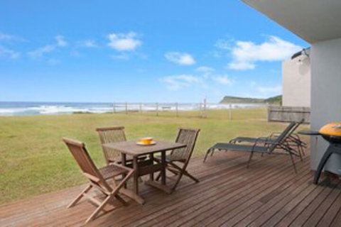 La Plage - Accommodation Newcastle 0