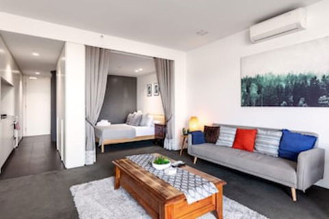 Spacious 1BD 50m From Chapel Street - Accommodation Newcastle 0