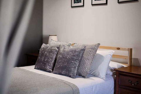 Spacious 1BD 50m From Chapel Street - Accommodation Newcastle 2