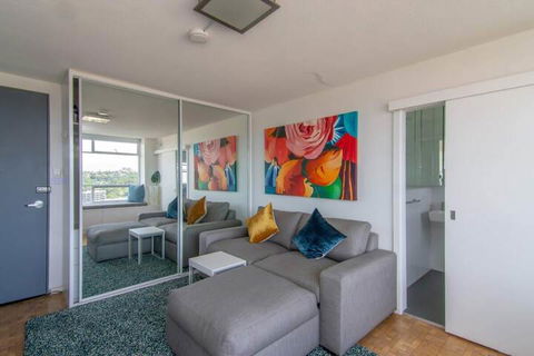 Bright 1 Bedroom Studio With Amazing City Views - Accommodation Newcastle 1