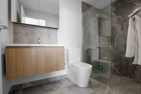Wow Southport Apartment Near Light Rail Station - Accommodation Newcastle 6