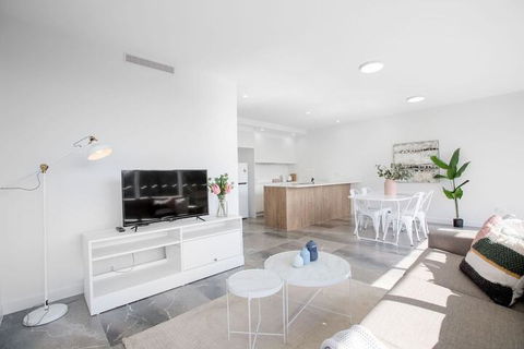 Wow Southport Apartment Near Light Rail Station - Accommodation Newcastle 1