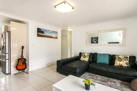 Contemporary 2 Bedroom Beachfront Apartment - Accommodation Newcastle 4