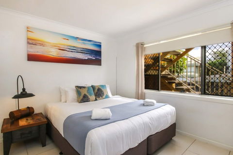 Contemporary 2 Bedroom Beachfront Apartment - Accommodation Newcastle 3