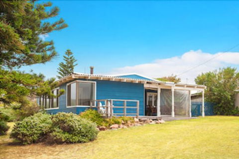 Storm Bay Cottage - Accommodation Newcastle 0