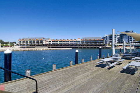 Quality Suites Crest Mandurah - Accommodation Newcastle 0