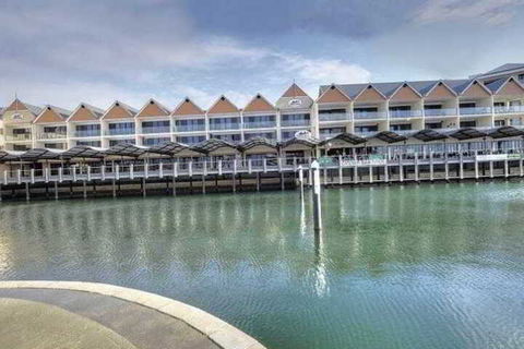 Quality Suites Crest Mandurah - Accommodation Newcastle 3