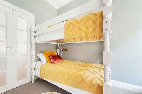Salty's 2 Bedroom Beach Home - Accommodation Newcastle 3