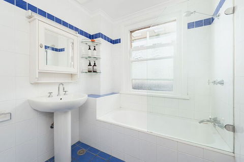 Salty's 2 Bedroom Beach Home - Accommodation Newcastle 2