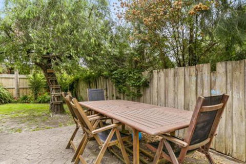 THE BEACH HIVE PET FRIENDLY (OUTSIDE ONLY) INLET SIDE - Accommodation Newcastle 6
