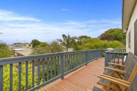 THE BEACH HIVE PET FRIENDLY (OUTSIDE ONLY) INLET SIDE - Accommodation Newcastle 0