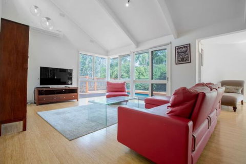 Comfy Holiday House With Pool@rosanna - Accommodation Newcastle 2