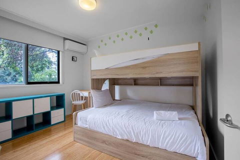 Comfy Holiday House With Pool@rosanna - Accommodation Newcastle 1