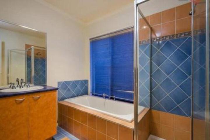 Altona Meadows VIC Accommodation Newcastle