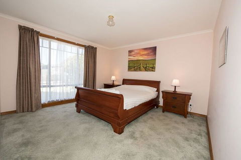 Chillax - Accommodation Newcastle 6