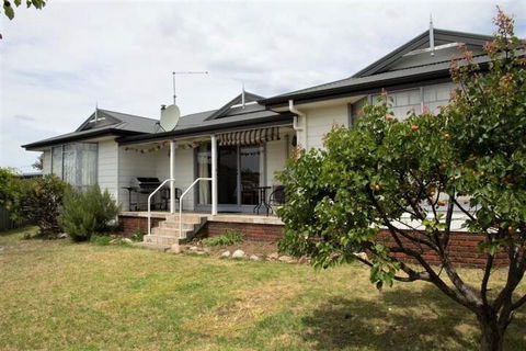 Chillax - Accommodation Newcastle 3
