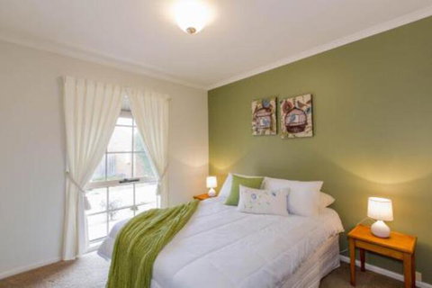 PERFECT On PYMBLE AVE - Accommodation Newcastle 5