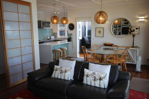 SEA URCHIN - Accommodation Newcastle 2