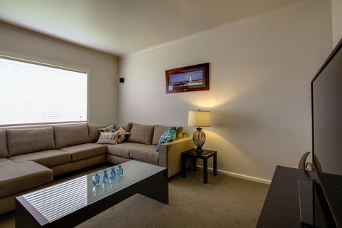 Reardon Place - Accommodation Newcastle 0