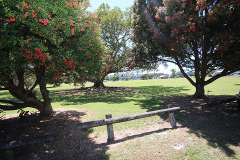 Waters Edge - Accommodation Newcastle 4