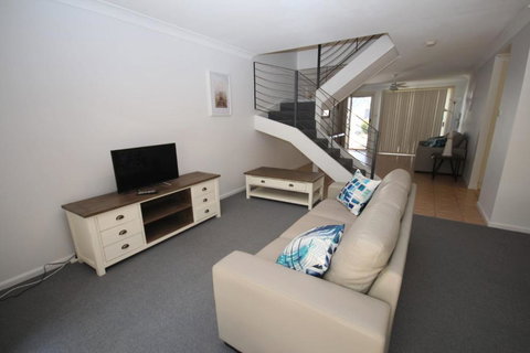 Waters Edge - Accommodation Newcastle 6