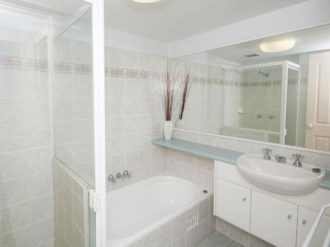 Aquarius Apartment 4 - Accommodation Newcastle 6