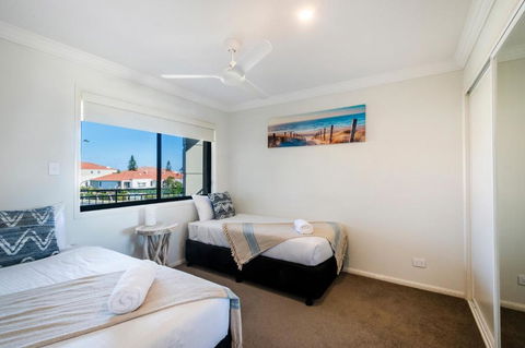 Oceanside - Accommodation Newcastle 4