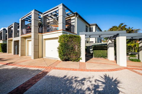 Oceanside - Accommodation Newcastle 6
