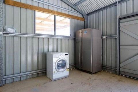 SeaHaven 2 Richardson Ave Large Home With Aircon Smart TV WIFI Netflix & Boat Parking - Accommodation Newcastle 2