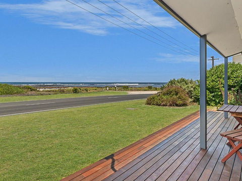 Seaclusion - Accommodation Newcastle 3
