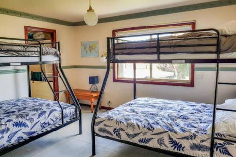 GUMS & ROSES Family Home In The Heart Of Town. - Accommodation Newcastle 1