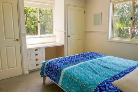 GUMS & ROSES Family Home In The Heart Of Town. - Accommodation Newcastle 2