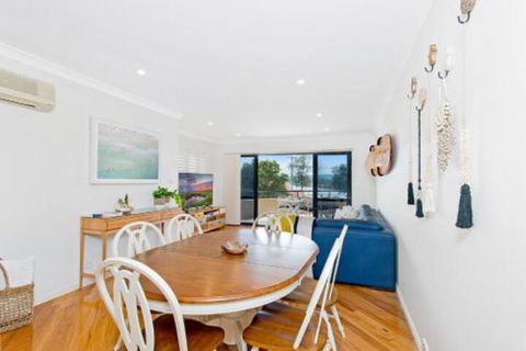 Dolphin Cove Apt 5 - Accommodation Newcastle 3
