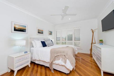 Dolphin Cove Apt 5 - Accommodation Newcastle 2