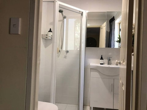 Escape To Strathfield For 8 Guests - Accommodation Newcastle 5
