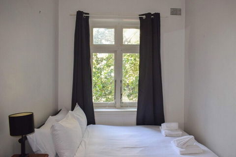 Incredible Location One Bedroom Apartment - Accommodation Newcastle 7