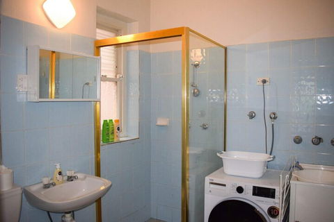Incredible Location One Bedroom Apartment - Accommodation Newcastle 5