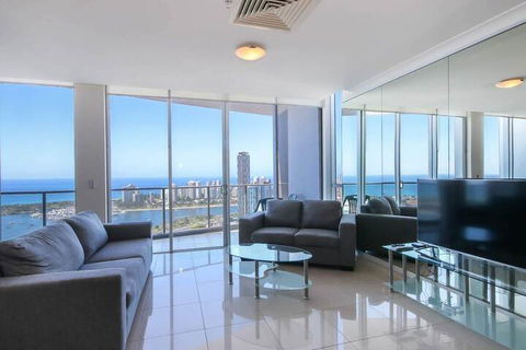 Spacious 3 Bedroom Apartment On The 39th Floor With Pool - Accommodation Newcastle 6
