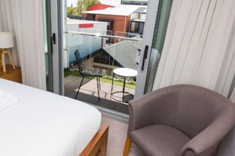 Charming Studio With Rooftop Terrace - Accommodation Newcastle 0