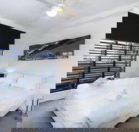 Chic Apartment in Walking Distance To Southbank - Accommodation Newcastle