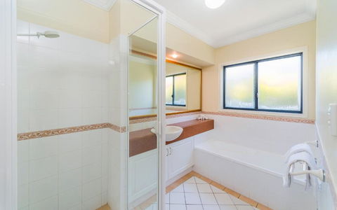 Oceania Cottage LJHooker Yamba - Accommodation Newcastle 7