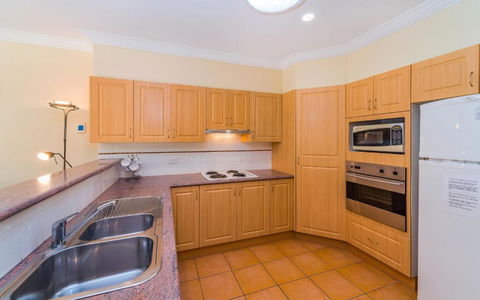 Oceania Cottage LJHooker Yamba - Accommodation Newcastle 6
