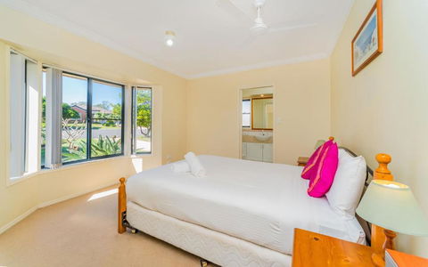 Oceania Cottage LJHooker Yamba - Accommodation Newcastle 3